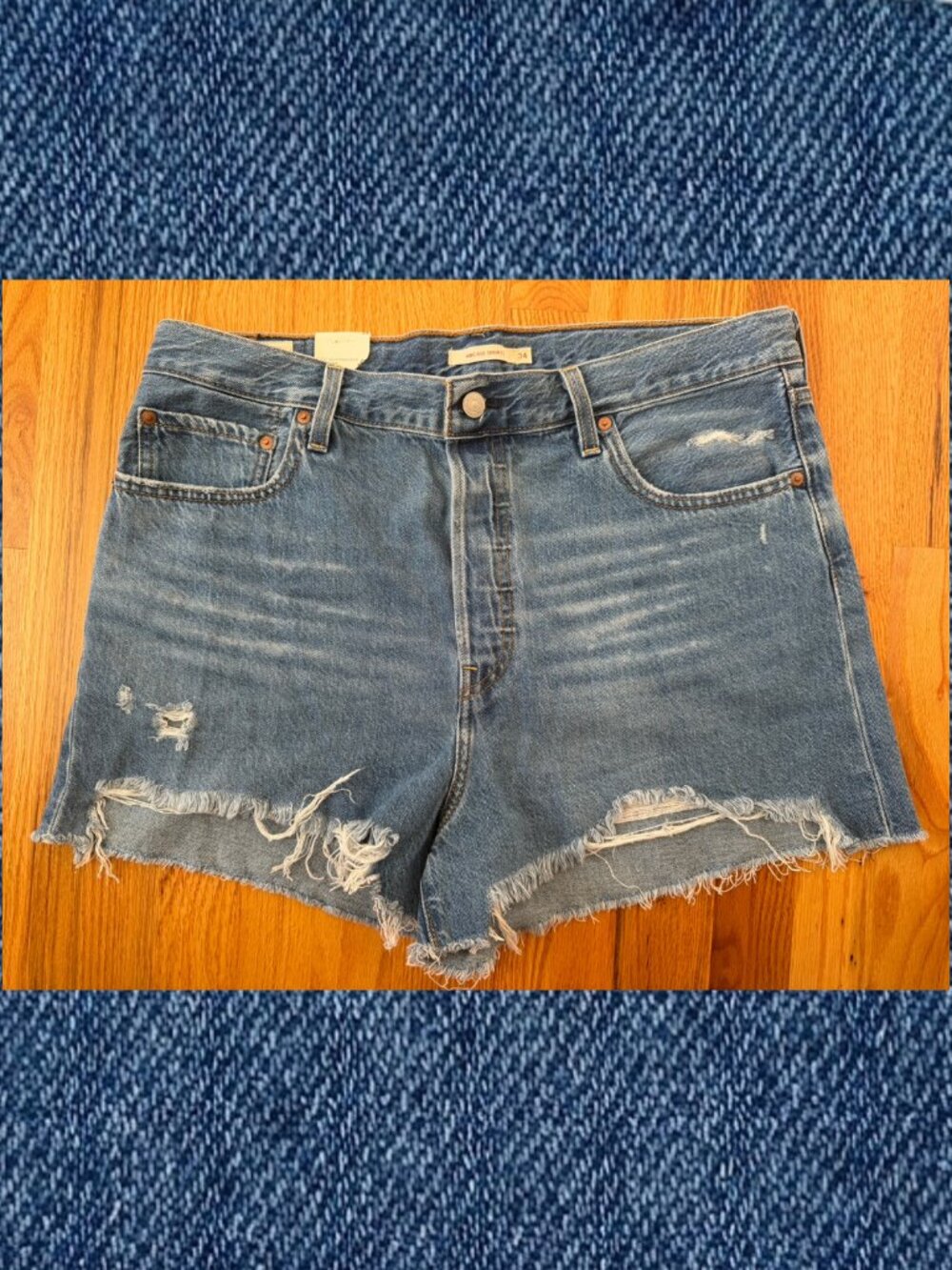 NWT Levi's Premium Ribcage High Rise Distressed Cutoff Shorts Light Wash Size 34